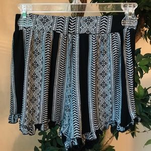 BOOHOO - striped flowy shorts - size 4